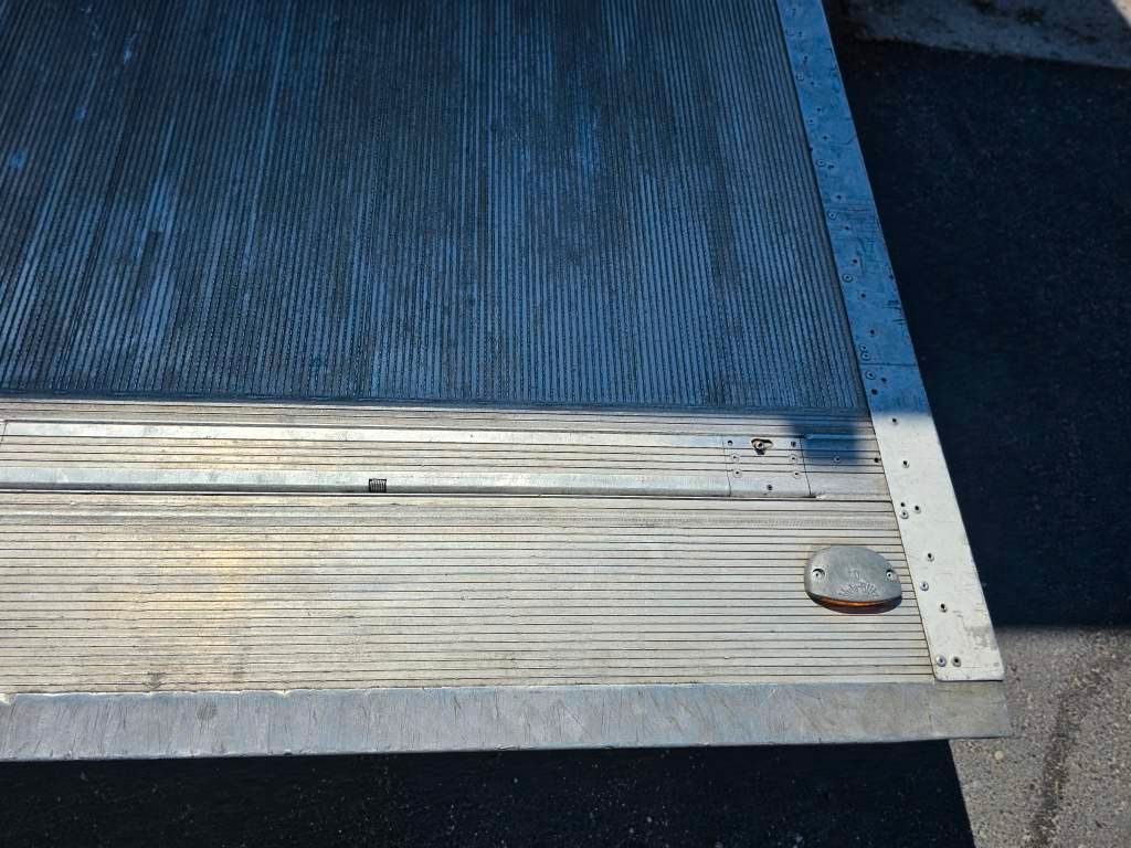 Fahrzeugabbildung Mercedes-Benz 1524 Tiefkühler mit Türen + Ladebordwand