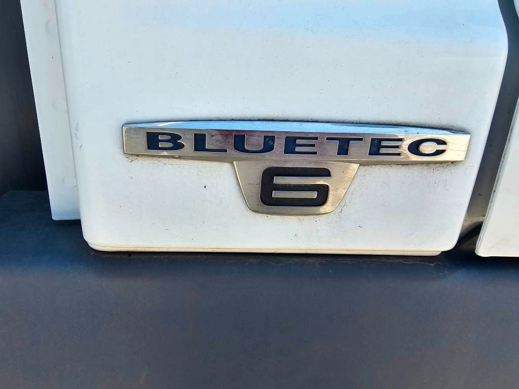 Fahrzeugabbildung Mercedes-Benz 1524 Tiefkühler mit Türen + Ladebordwand