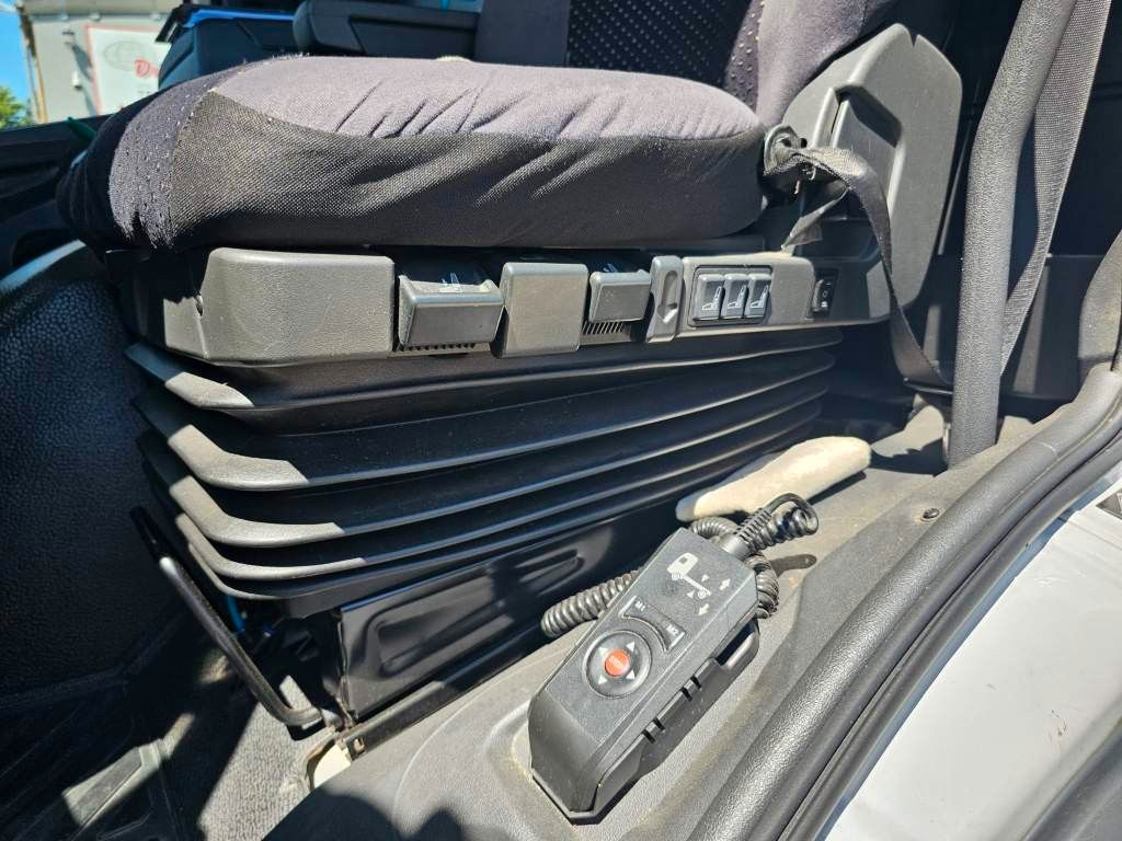 Fahrzeugabbildung Mercedes-Benz 1524 Tiefkühler mit Türen + Ladebordwand