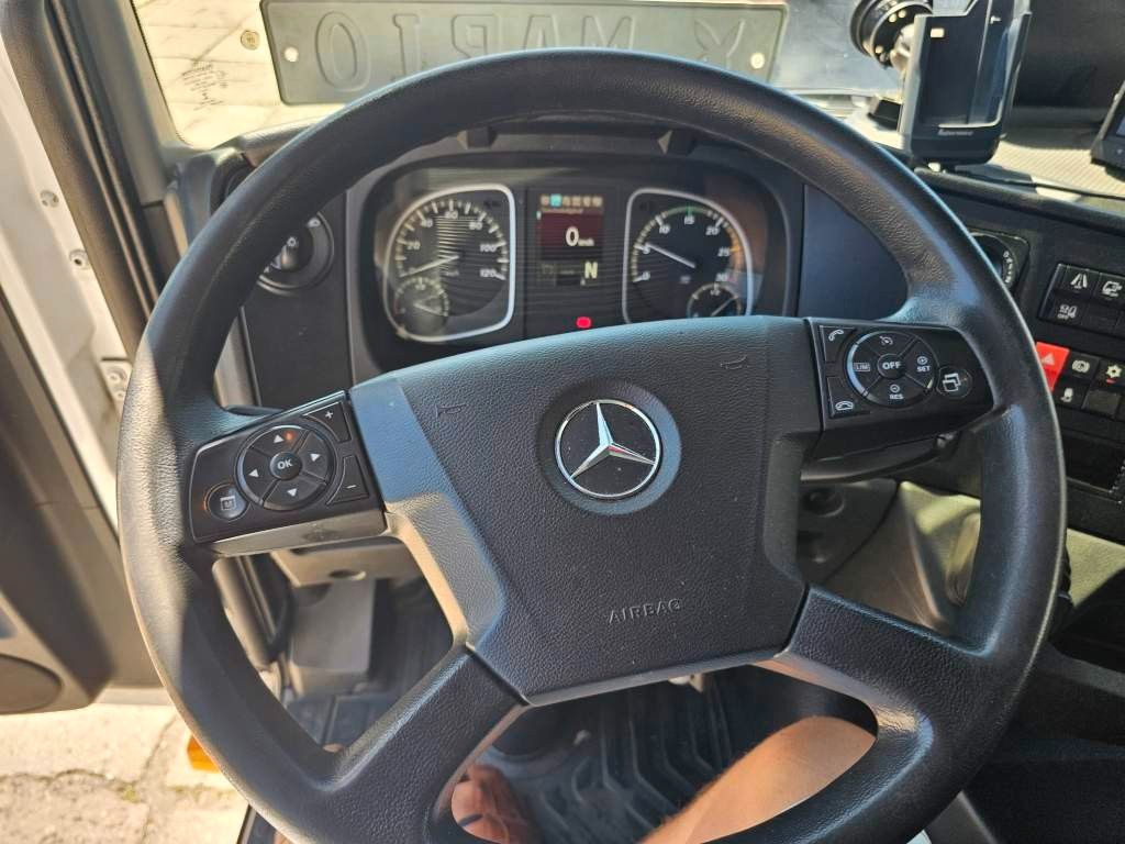 Fahrzeugabbildung Mercedes-Benz 1524 Tiefkühler mit Türen + Ladebordwand