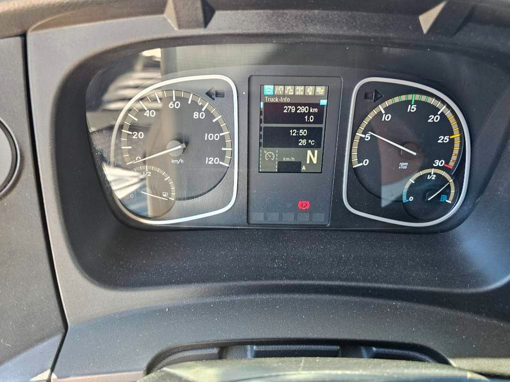 Fahrzeugabbildung Mercedes-Benz 1524 Tiefkühler mit Türen + Ladebordwand