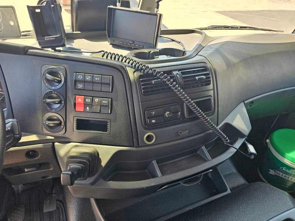 Fahrzeugabbildung Mercedes-Benz 1524 Tiefkühler mit Türen + Ladebordwand