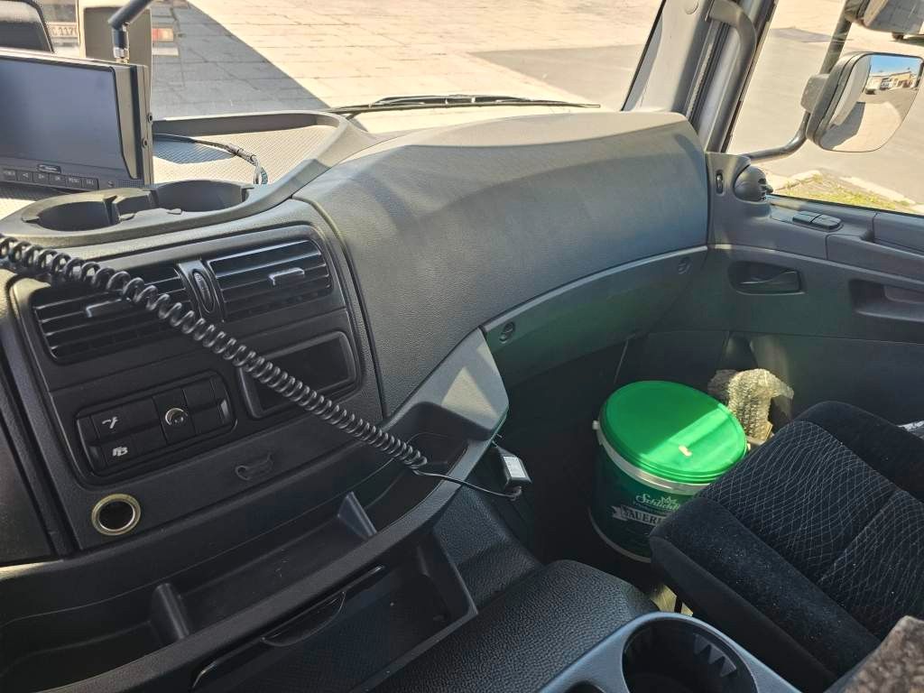 Fahrzeugabbildung Mercedes-Benz 1524 Tiefkühler mit Türen + Ladebordwand