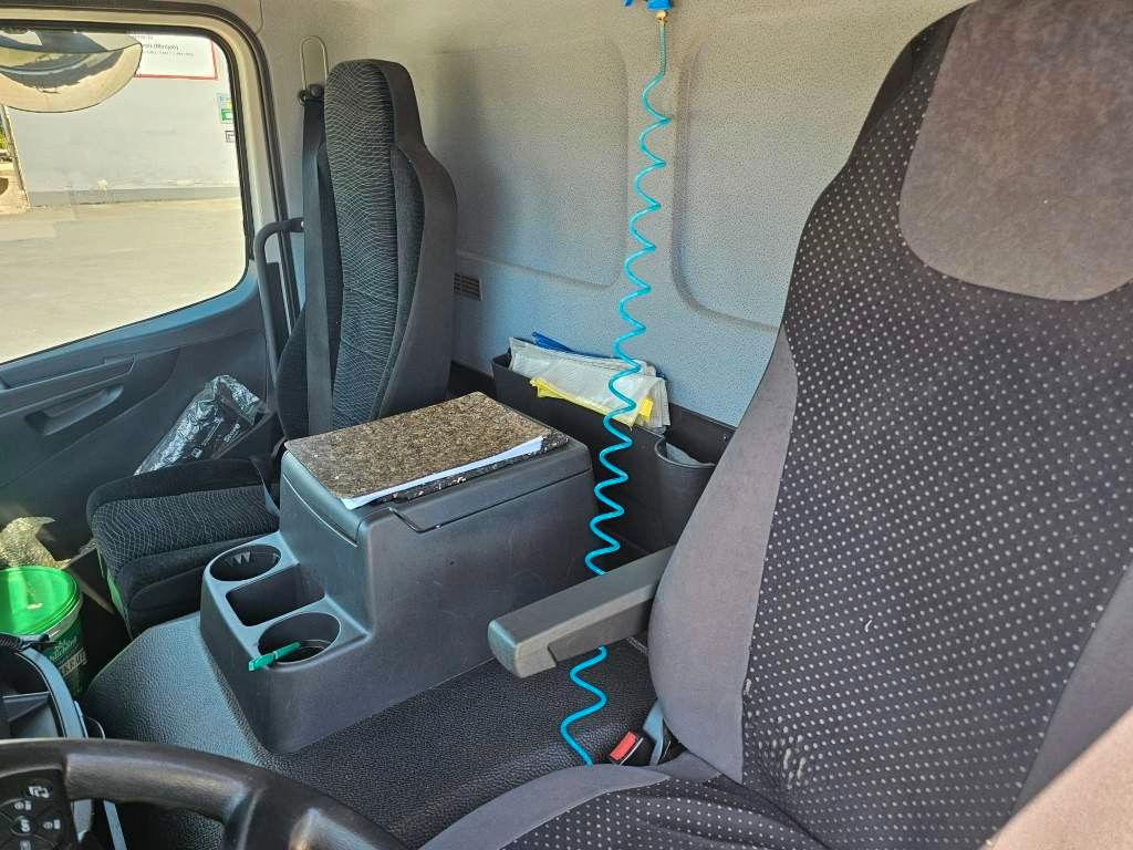 Fahrzeugabbildung Mercedes-Benz 1524 Tiefkühler mit Türen + Ladebordwand