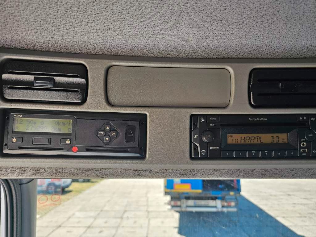Fahrzeugabbildung Mercedes-Benz 1524 Tiefkühler mit Türen + Ladebordwand