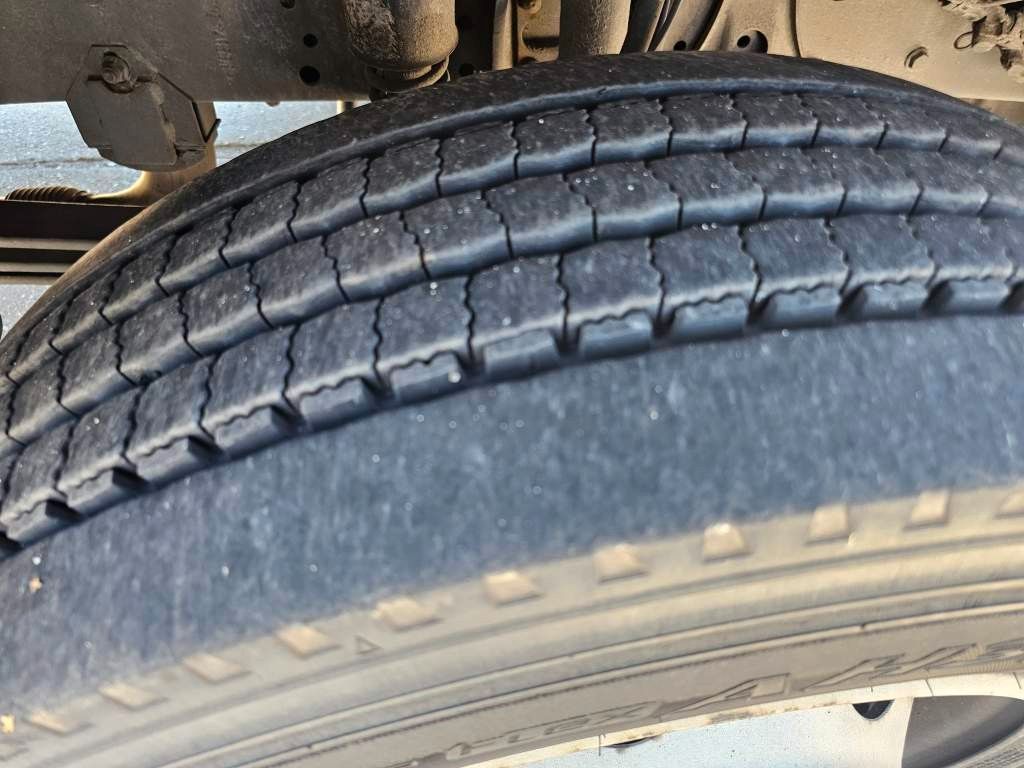 Fahrzeugabbildung Mercedes-Benz 1524 Tiefkühler mit Türen + Ladebordwand