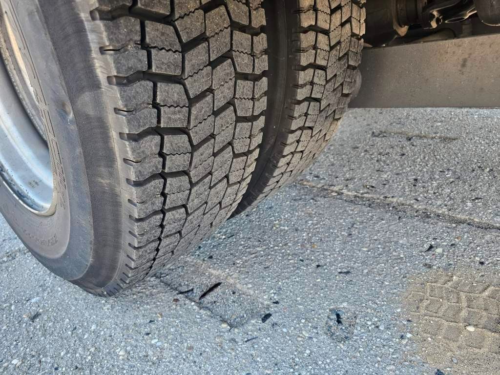Fahrzeugabbildung Mercedes-Benz 1524 Tiefkühler mit Türen + Ladebordwand