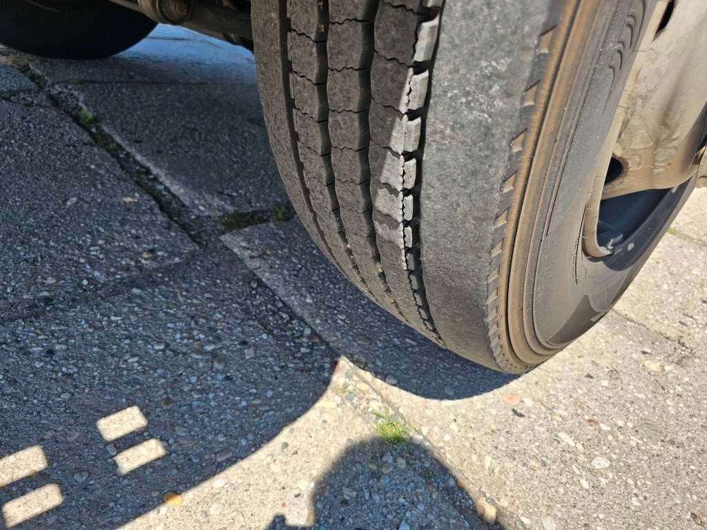 Fahrzeugabbildung Mercedes-Benz 1524 Tiefkühler mit Türen + Ladebordwand