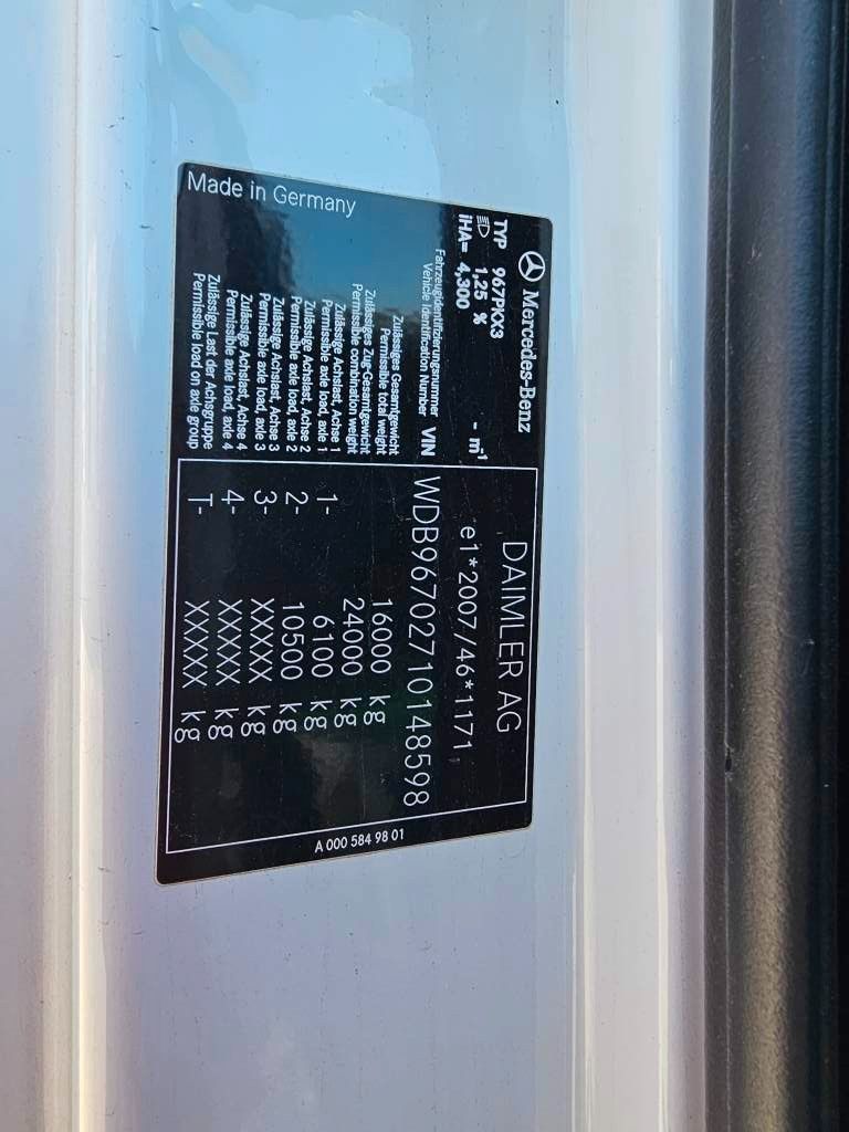 Fahrzeugabbildung Mercedes-Benz 1524 Tiefkühler mit Türen + Ladebordwand