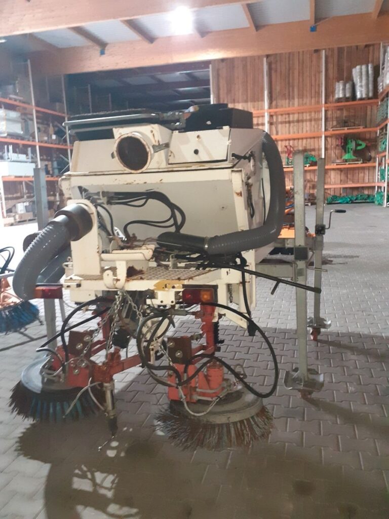 Schmidt Kehr- und Saugmaschine