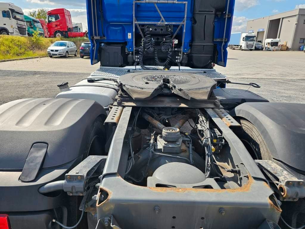 Fahrzeugabbildung DAF XF 450 SSC viel repariert, Nebenabtrieb