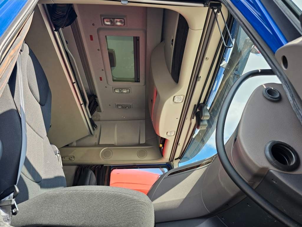 Fahrzeugabbildung DAF XF 450 SSC viel repariert, Nebenabtrieb