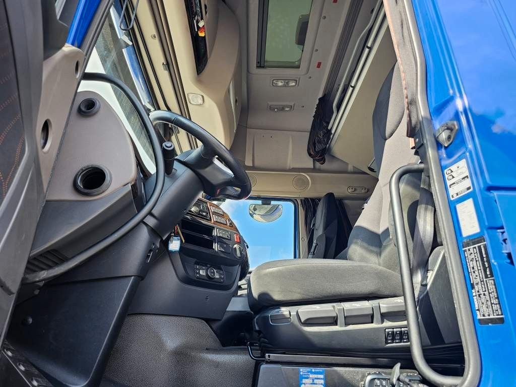 Fahrzeugabbildung DAF XF 450 SSC viel repariert, Nebenabtrieb