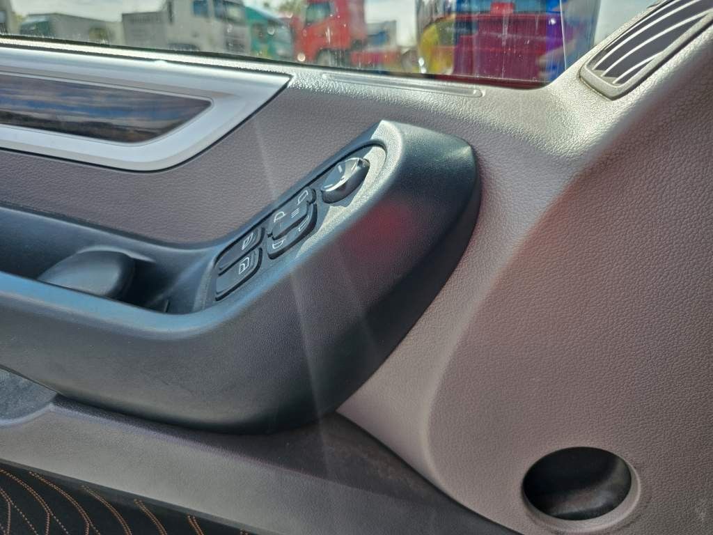 Fahrzeugabbildung DAF XF 450 SSC viel repariert, Nebenabtrieb