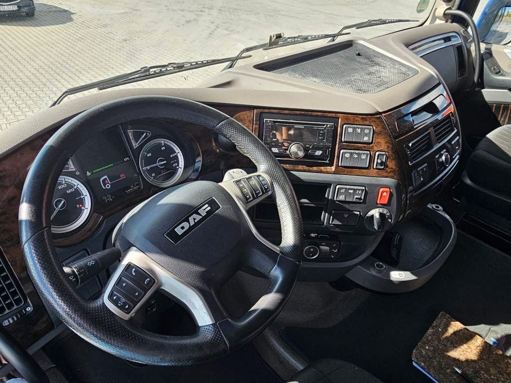Fahrzeugabbildung DAF XF 450 SSC viel repariert, Nebenabtrieb