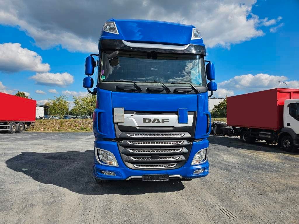 Fahrzeugabbildung DAF XF 450 SSC viel repariert, Nebenabtrieb