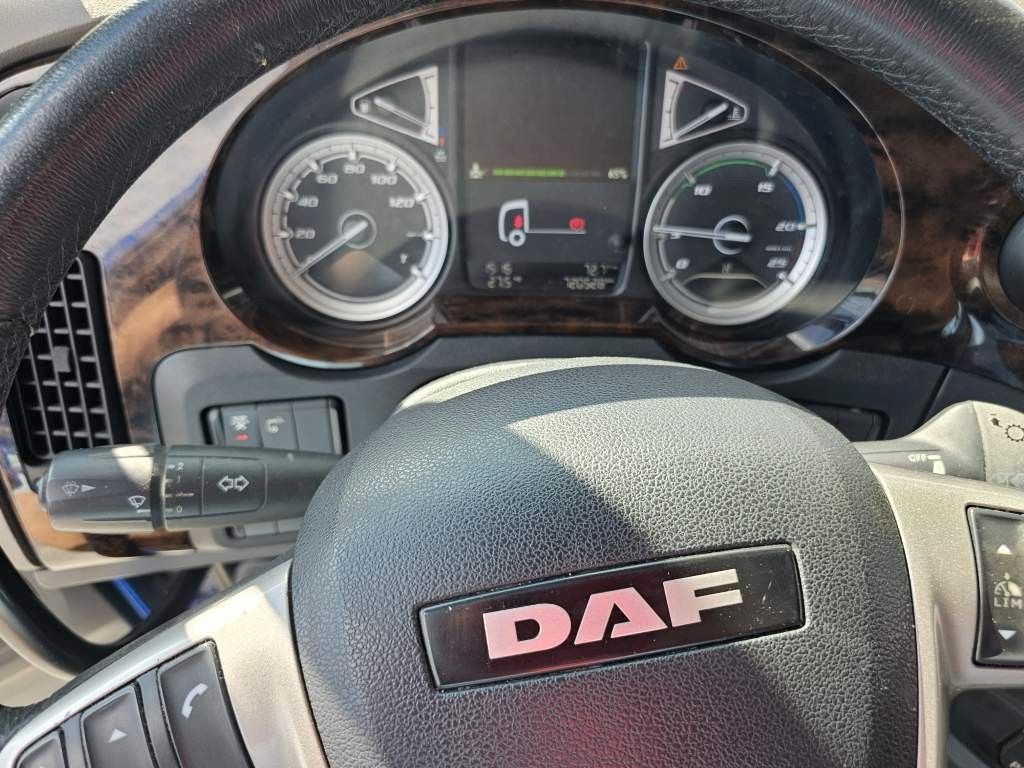 Fahrzeugabbildung DAF XF 450 SSC viel repariert, Nebenabtrieb