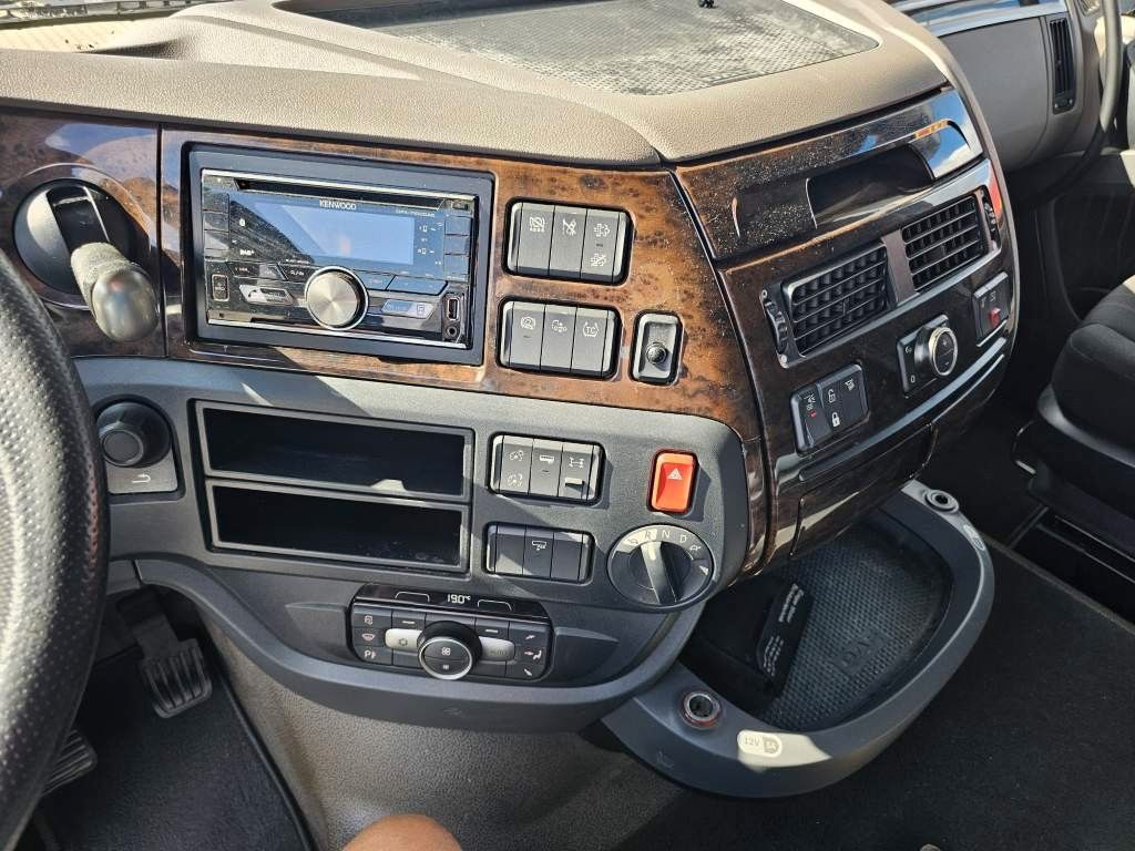 Fahrzeugabbildung DAF XF 450 SSC viel repariert, Nebenabtrieb