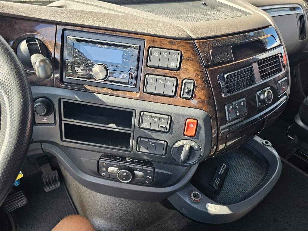 Fahrzeugabbildung DAF XF 450 SSC viel repariert, Nebenabtrieb