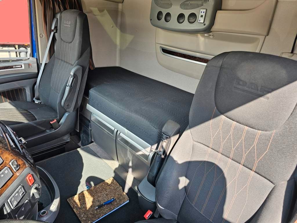 Fahrzeugabbildung DAF XF 450 SSC viel repariert, Nebenabtrieb