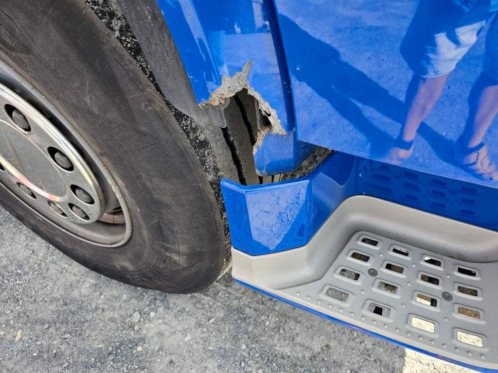 Fahrzeugabbildung DAF XF 450 SSC viel repariert, Nebenabtrieb