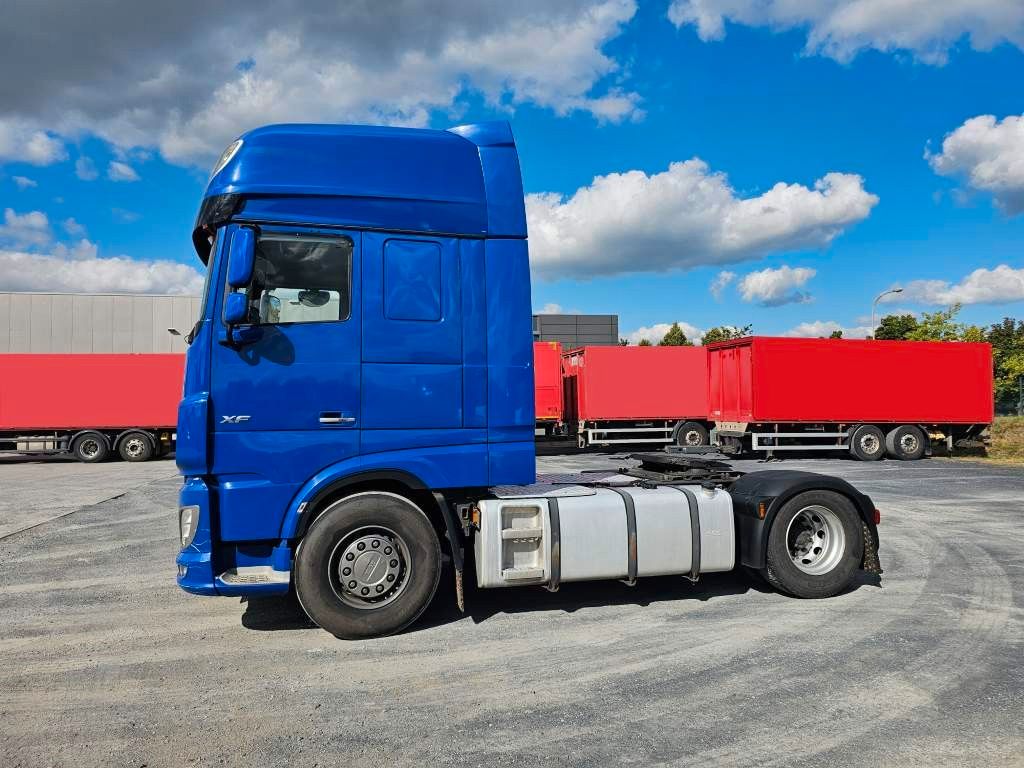Fahrzeugabbildung DAF XF 450 SSC viel repariert, Nebenabtrieb
