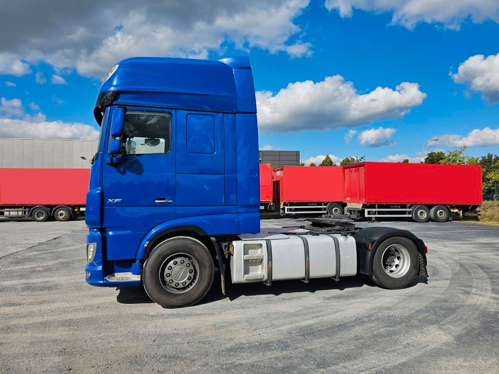 Fahrzeugabbildung DAF XF 450 SSC viel repariert, Nebenabtrieb