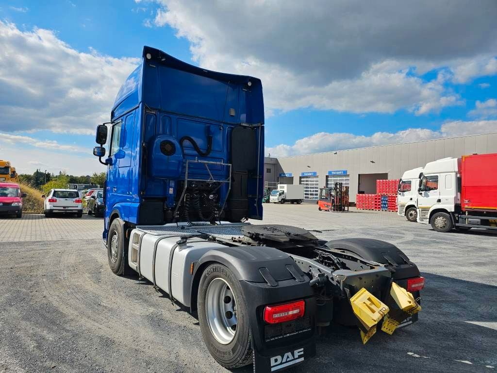 Fahrzeugabbildung DAF XF 450 SSC viel repariert, Nebenabtrieb