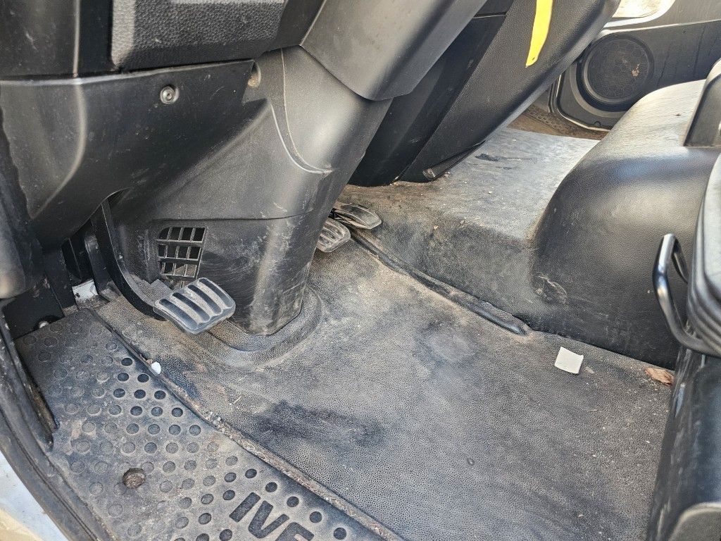 Fahrzeugabbildung Iveco 75E210 Koffer mit Ladebordwand, 6 Gang manuell
