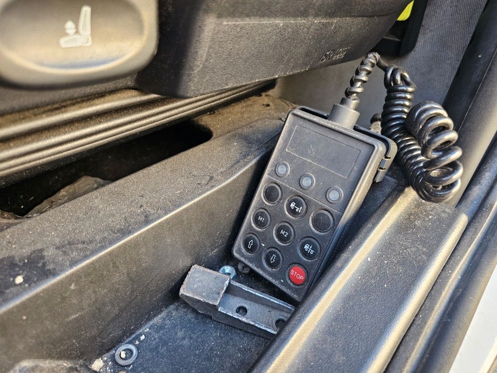 Fahrzeugabbildung Iveco 75E210 Koffer mit Ladebordwand, 6 Gang manuell