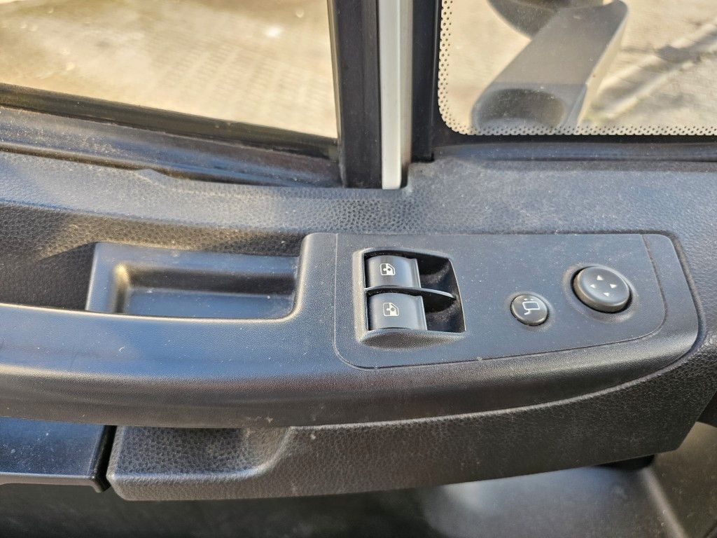 Fahrzeugabbildung Iveco 75E210 Koffer mit Ladebordwand, 6 Gang manuell