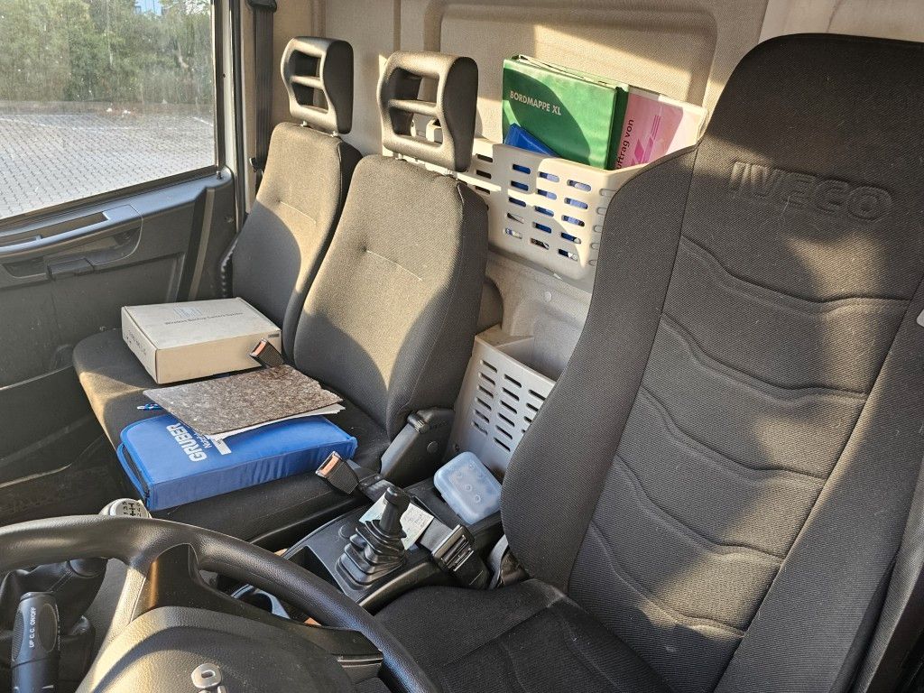 Fahrzeugabbildung Iveco 75E210 Koffer mit Ladebordwand, 6 Gang manuell