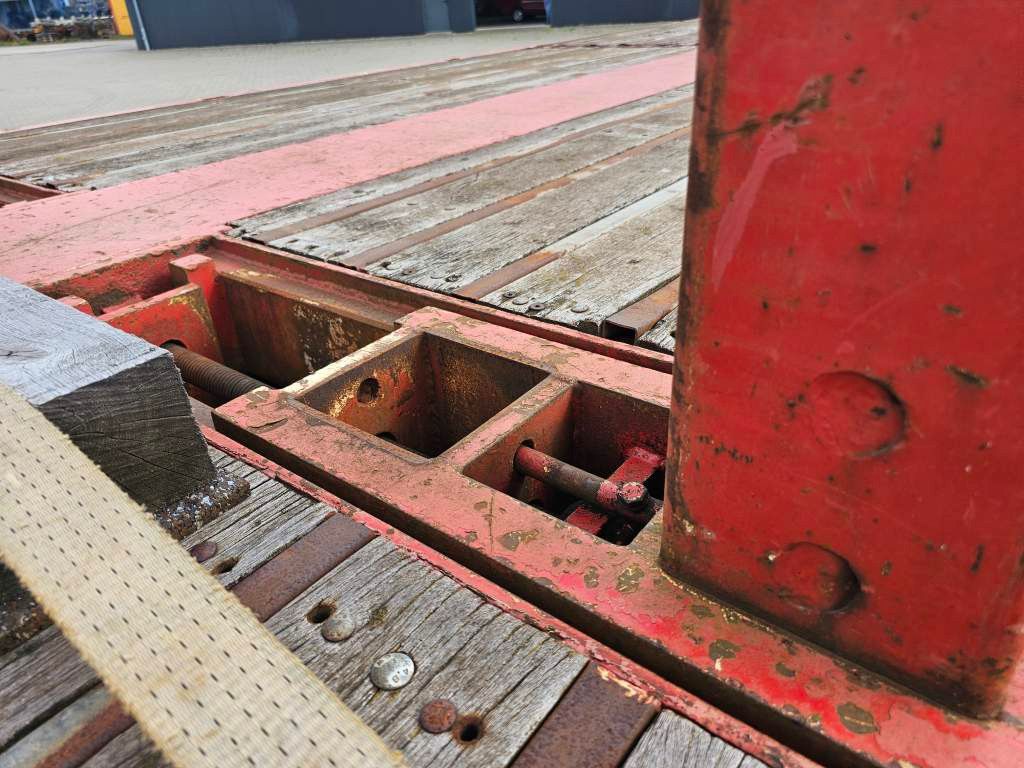 Fahrzeugabbildung ES-GE 4 Achs hyfr. zwangsgelenkte Plattform, 38.580 mm