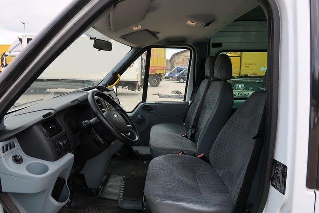 Fahrzeugabbildung Ford Transit 9 Sitzer Bus mit Motorschaden