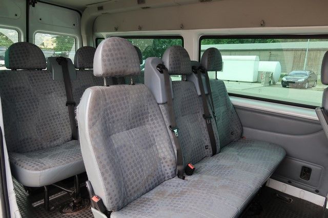 Fahrzeugabbildung Ford Transit 9 Sitzer Bus mit Motorschaden