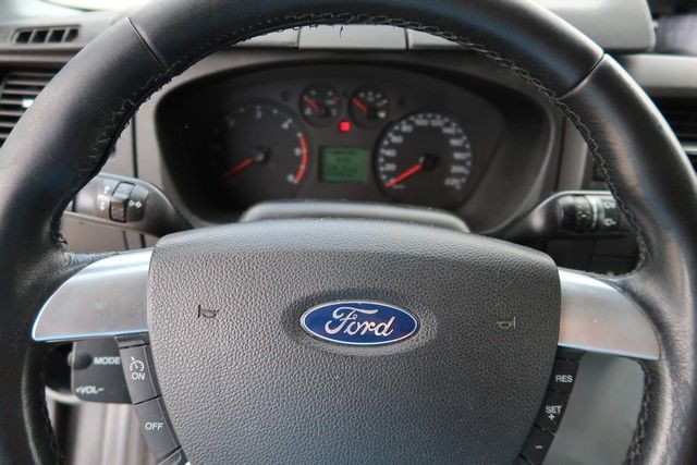 Fahrzeugabbildung Ford Transit 9 Sitzer Bus mit Motorschaden