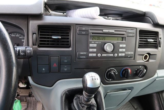 Fahrzeugabbildung Ford Transit 9 Sitzer Bus mit Motorschaden