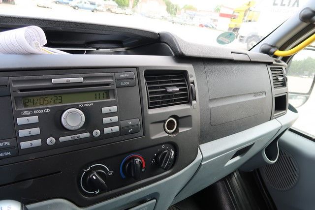 Fahrzeugabbildung Ford Transit 9 Sitzer Bus mit Motorschaden