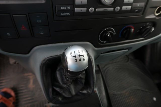 Fahrzeugabbildung Ford Transit 9 Sitzer Bus mit Motorschaden