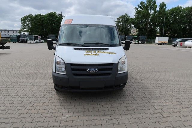 Fahrzeugabbildung Ford Transit 9 Sitzer Bus mit Motorschaden