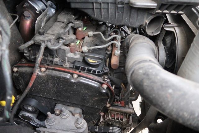 Fahrzeugabbildung Ford Transit 9 Sitzer Bus mit Motorschaden