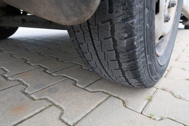 Fahrzeugabbildung Ford Transit 9 Sitzer Bus mit Motorschaden