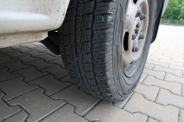 Fahrzeugabbildung Ford Transit 9 Sitzer Bus mit Motorschaden