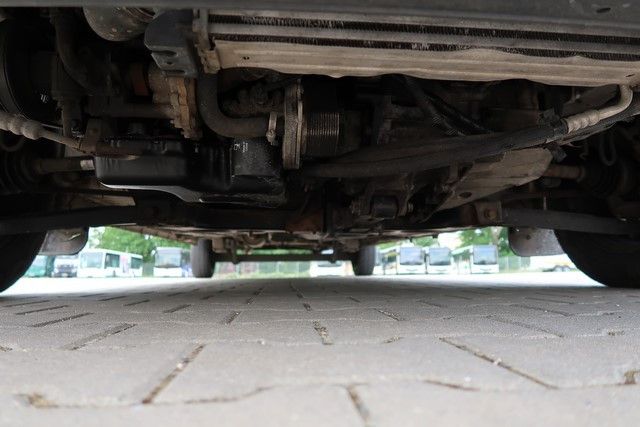 Fahrzeugabbildung Ford Transit 9 Sitzer Bus mit Motorschaden