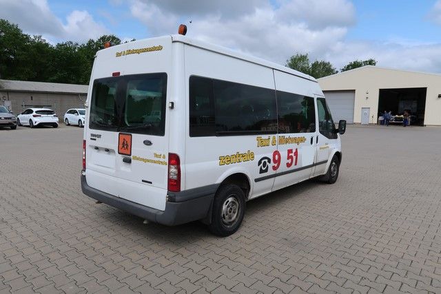 Fahrzeugabbildung Ford Transit 9 Sitzer Bus mit Motorschaden