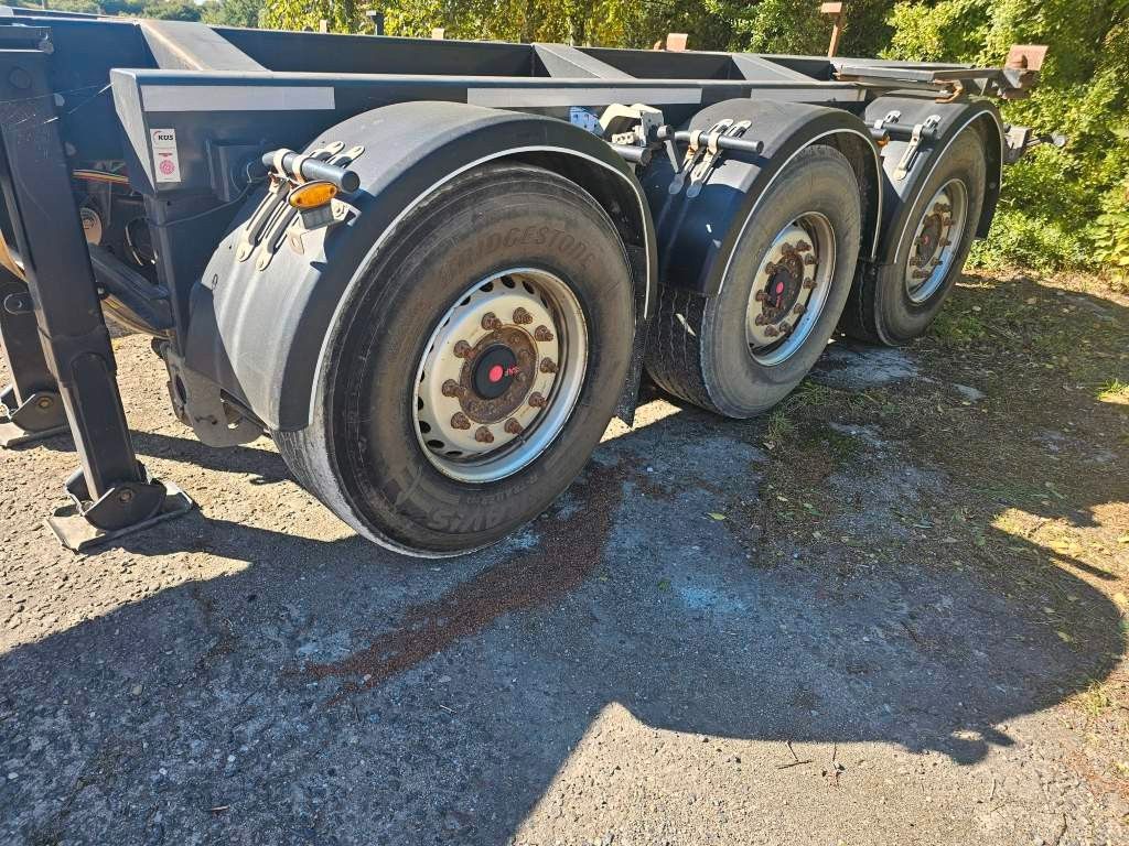 Fahrzeugabbildung Fliegl Kippchassis, Lift, SAF Scheibe