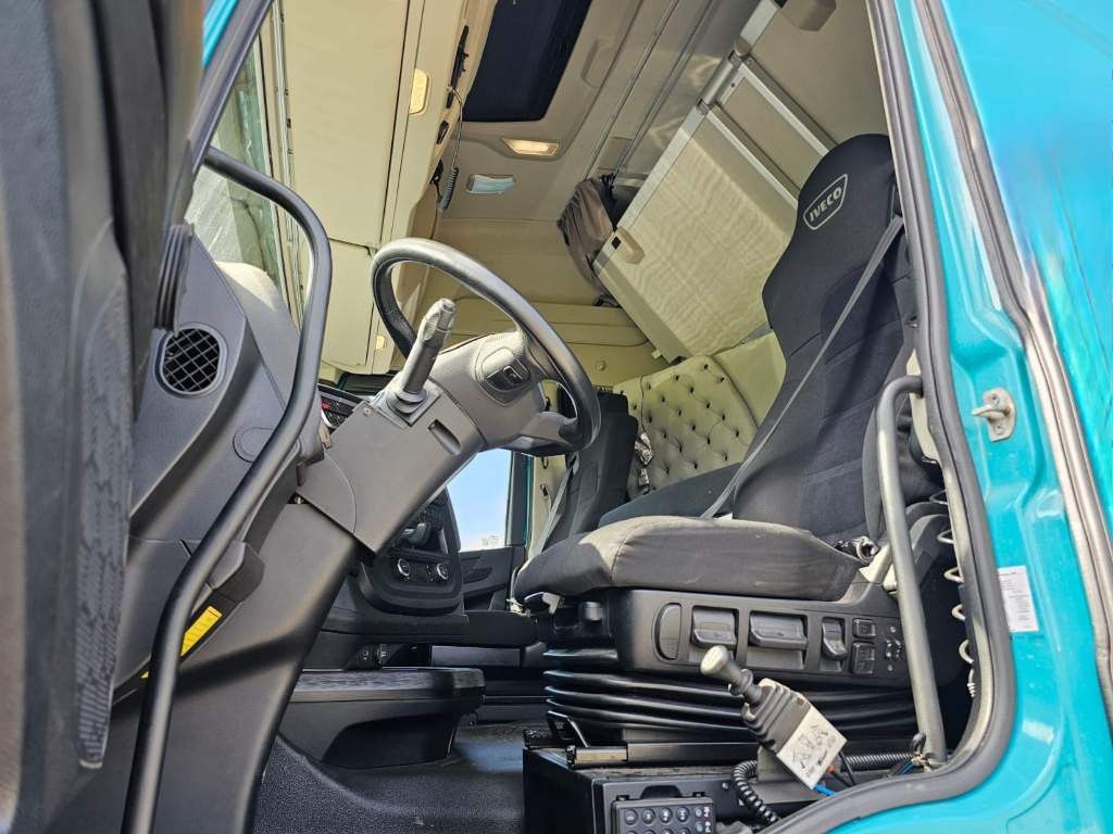 Fahrzeugabbildung Iveco 460 S-Way, 2-Kreis-Hydraulik, Standklima
