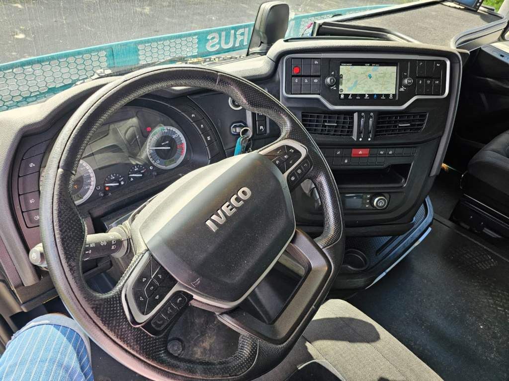Fahrzeugabbildung Iveco 460 S-Way, 2-Kreis-Hydraulik, Standklima