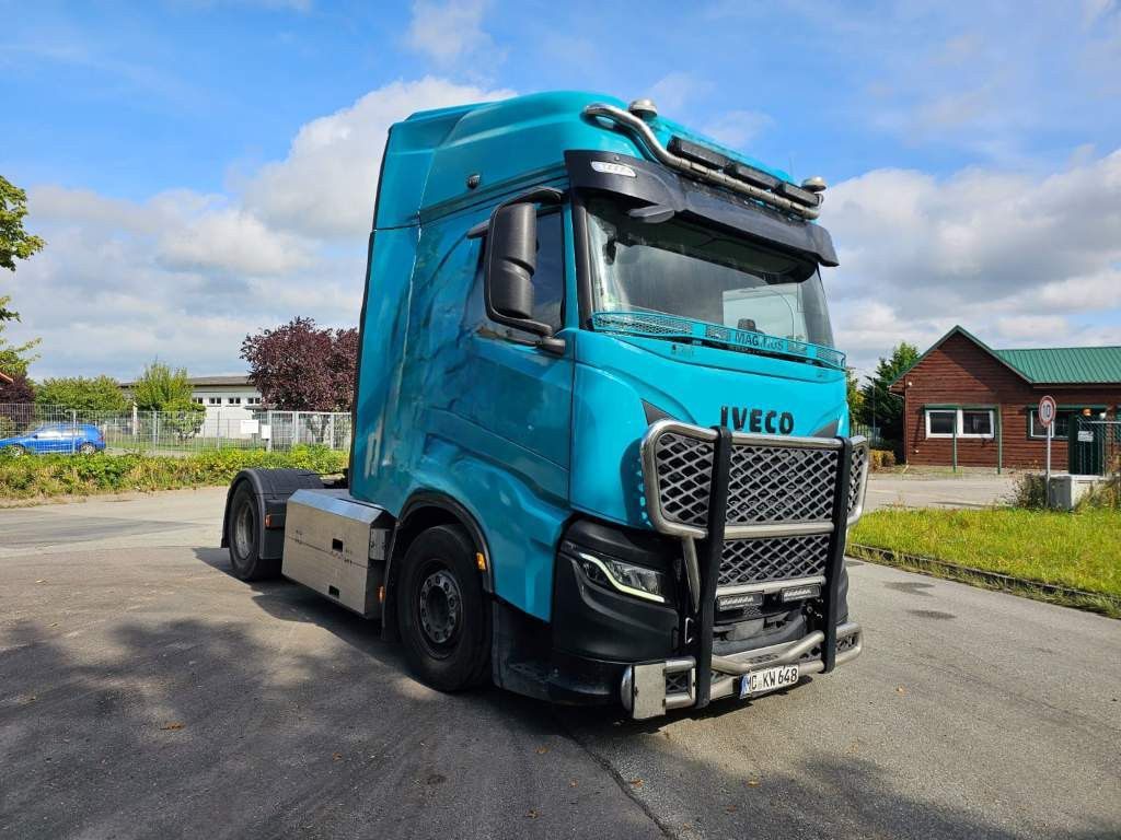 Fahrzeugabbildung Iveco 460 S-Way, 2-Kreis-Hydraulik, Standklima