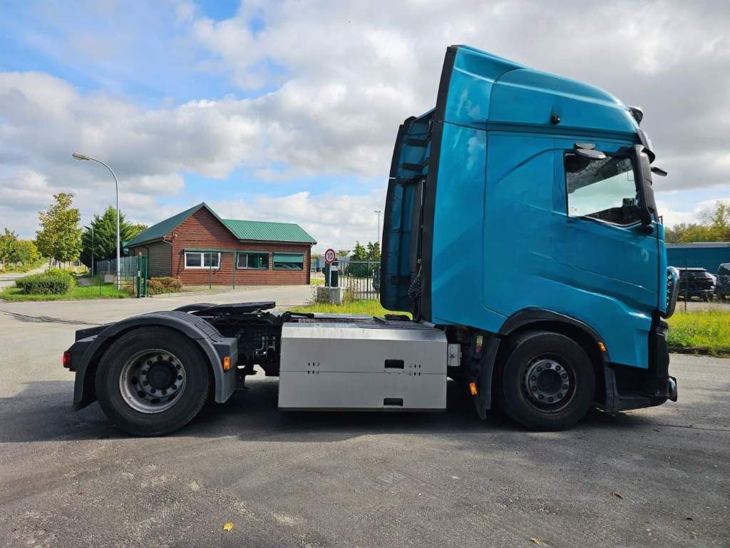 Fahrzeugabbildung Iveco 460 S-Way, 2-Kreis-Hydraulik, Standklima